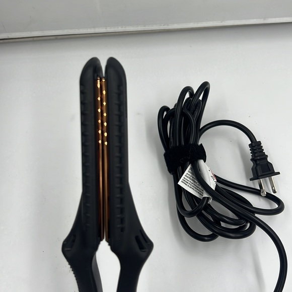 Croc Rose Gold Titanium 1.5'' Flat Iron Open.Box Gently used looks like New - Picture 4 of 5